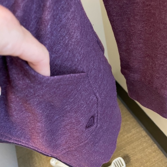 Roxy burgundy athleisure long sleeve zip up pockets hoodie women’s size Small - Picture 3 of 7